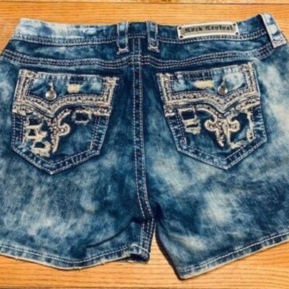 😎HTF🤘 ROCK REVIVAL BETTY Medium ACID WASH EMBELLISHED SHORTS 30 - Picture 8 of 16